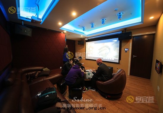 星(xīng)空(kōng)下(xià)的(de)K歌(gē)录(lù)音(yīn)聖地(dì)廣州蘿崗